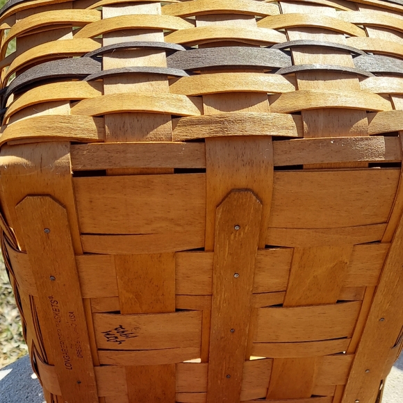 1992 Longaberger J.W. Cake Basket w/Riser - Picture 3 of 4